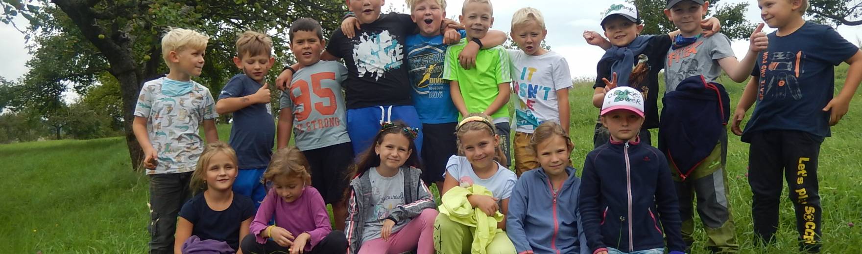 Vysazení jarních cibulovin před školu