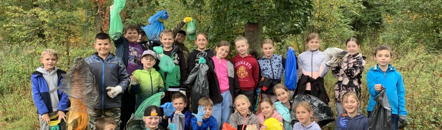 Úklid okolí školy