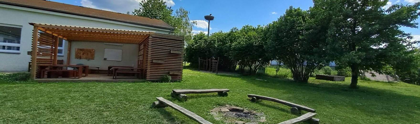 Spinkej, školní zahrado, spi
