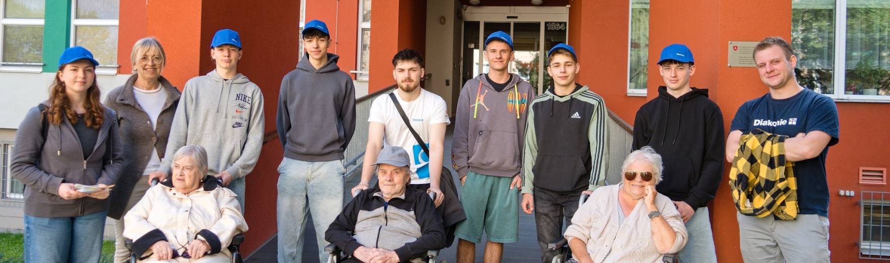Strojaři pomáhají seniorům
