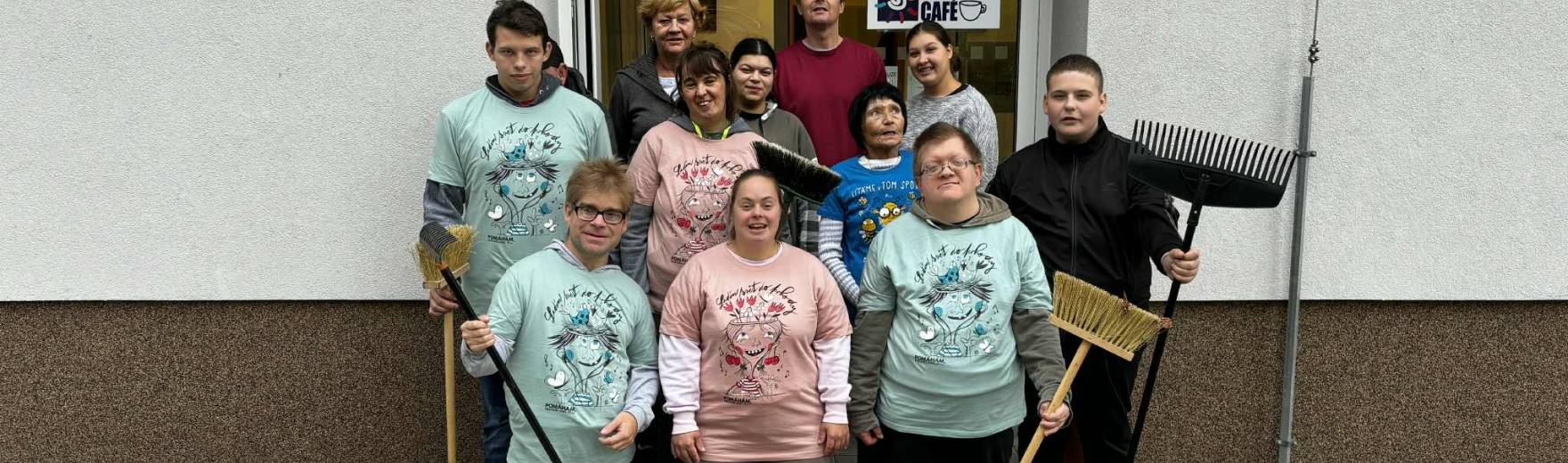 Zkrášlíme prostředí kolem naší školní tréninkové kavárny Tranzit Café