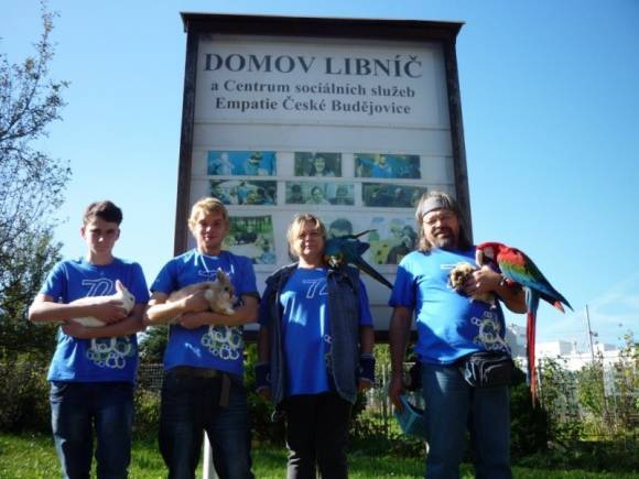 „ŠTĚSTÍ S PŘEKÁŽKOU ANEB  ZOOTERAPIE  POTŘEBNÝM“