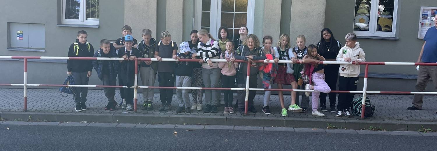 úklid veřejného hřiště v Novém Boru