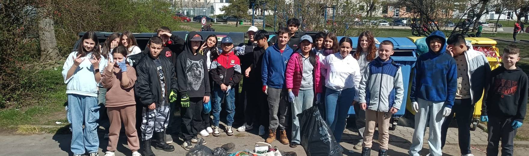 Úklid v širším okolí 13. ZŠ v Plzni, Slovany