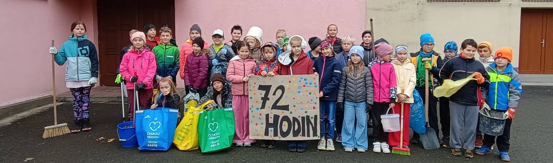 Pěkné čisté hřiště a jeho okolí