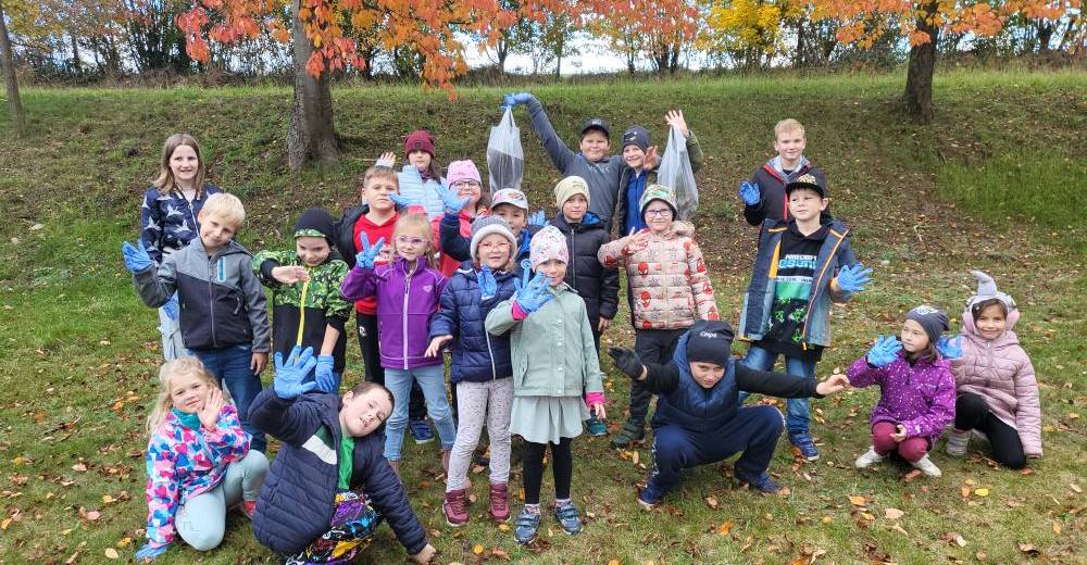 Úklid okolí školy