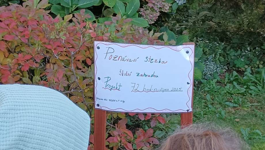 Úklid školní zahrady a hřiště, vytvoření poznávací stezky