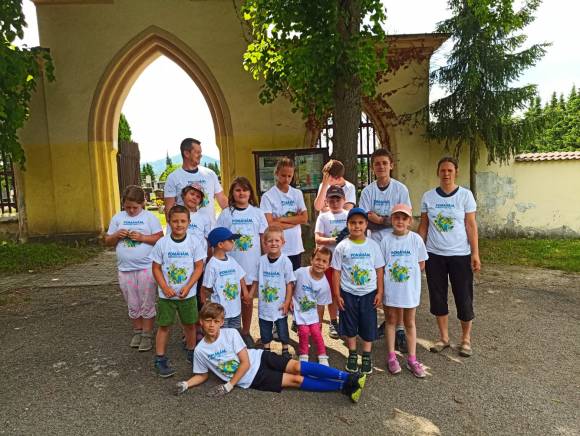 Úklid lesního hřiště a hřbitova