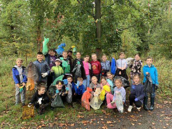 Úklid okolí školy