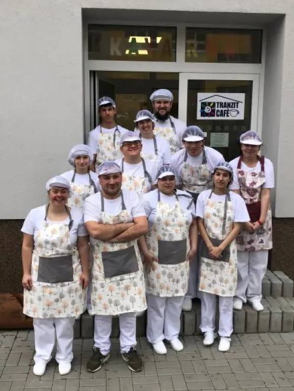 Uprava okolí školní kavárny Tranzit Café