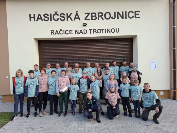 Za obec zelenější - Vykácení náletů v okolí obecního úřadu, úprava prostranství u pomníku, výsadba  bříz a Ovocných stromů a vyžnutí oplocenky na ,,Kamencích,,