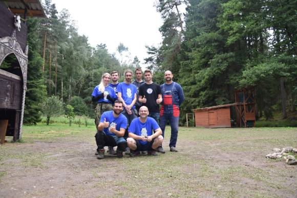 Ježci čistí les a potok