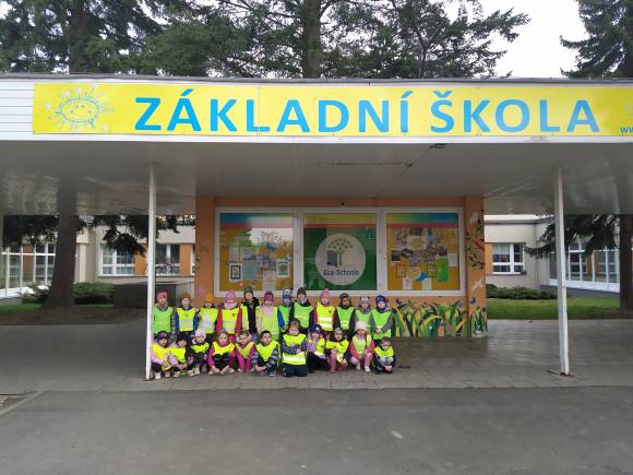 Úklid okolí školy