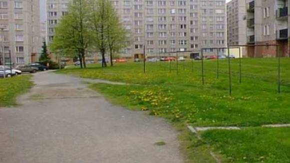 Úklid sídliště na ulici Dolní