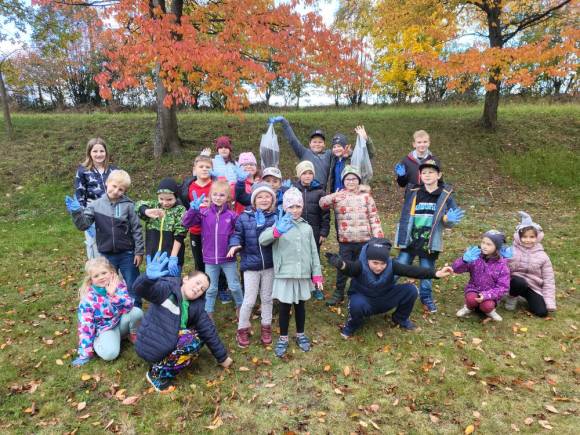 Úklid okolí školy
