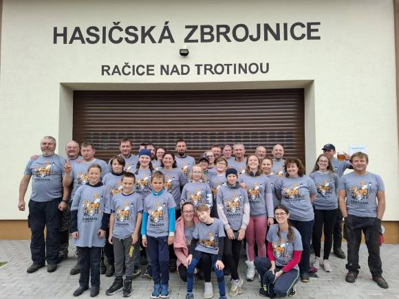 Za obec zelenější - Oprava oplocenky u sportoviště, vyžnutí oplocenky na Kamencích a výsadba nových stromků